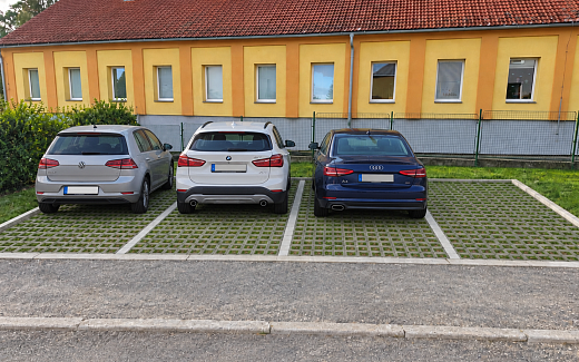 Rozšíření parkovacích stání v ulici Palackého směrem ke školce za domem č. 639