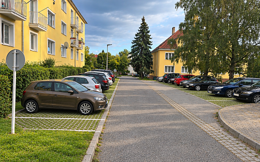 Rozšíření parkovacích míst v ulici Palackého pod bytovým domem č. 584